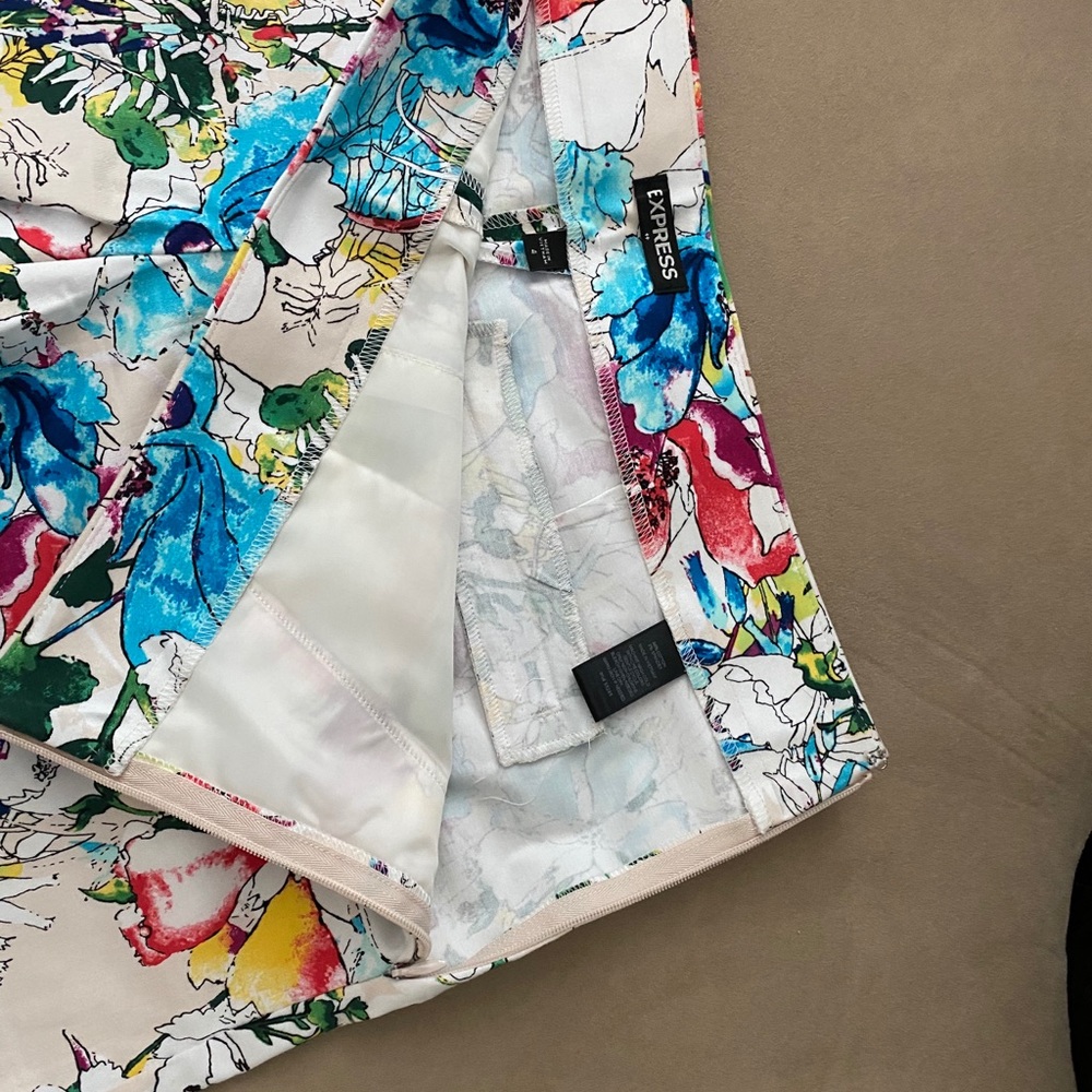 Express floral shorts size 6 - Picture 3 of 4